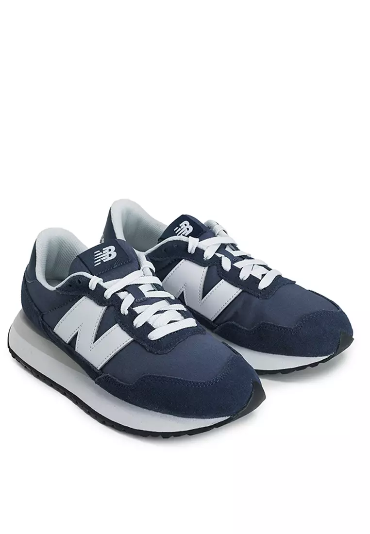 237 Classic Lifestyle Shoes