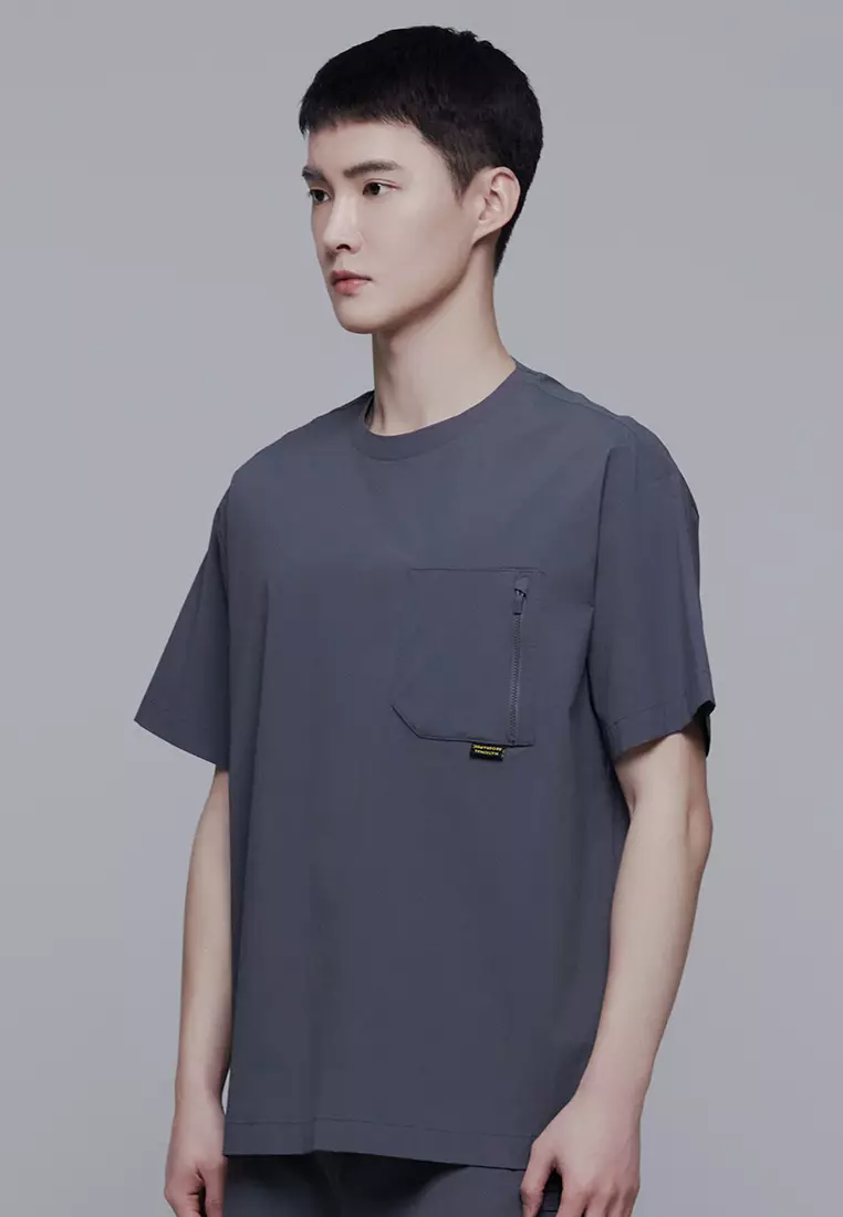 Unisex FIOTOS Woven Sleeve Pocket Stretch Short Sleeve Tee