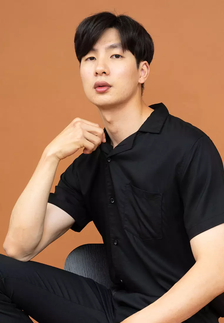 Houseofcuff Kemeja Bowling Lengan Pendek Rayon Shirt Hitam