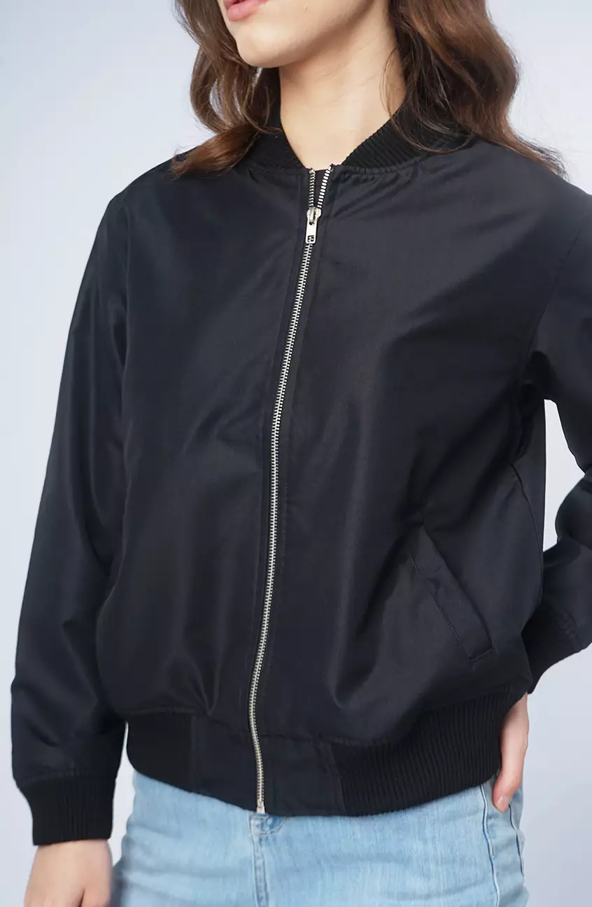 Jaket Wanita Alyssa Black