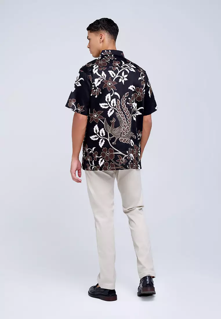 MANZONE - Kemeja Batik Lengan Pendek Pria Cakrayudha 04 Comfort Fit - Black Warna Black