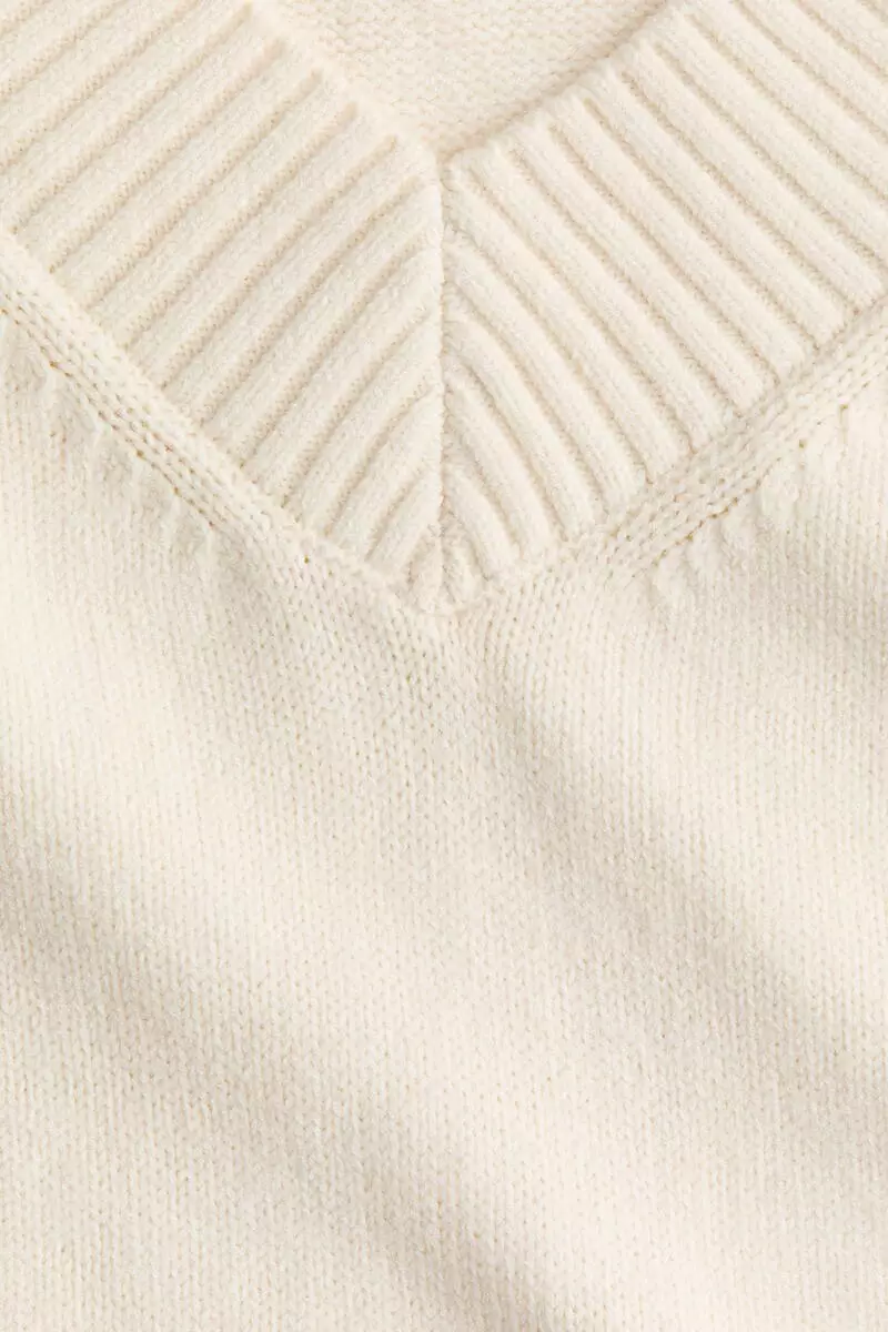 V-neck jumper