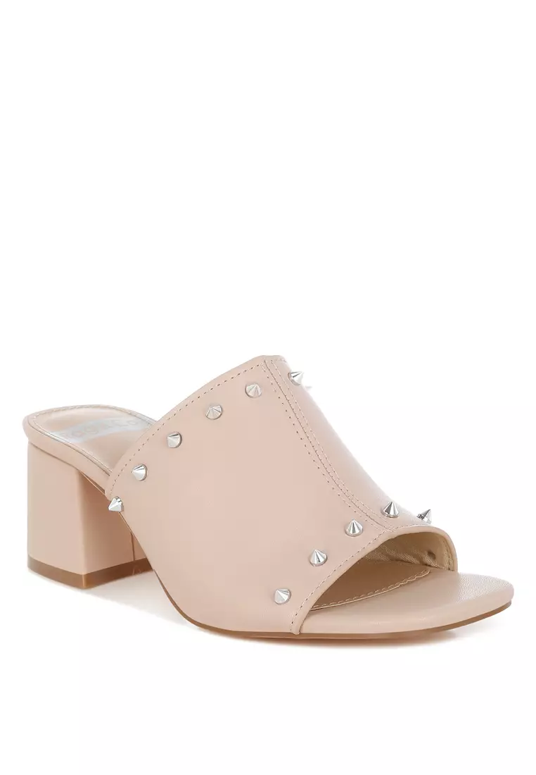 Sandal Mules Bertumit Blok Berhias Stud Warna Beige