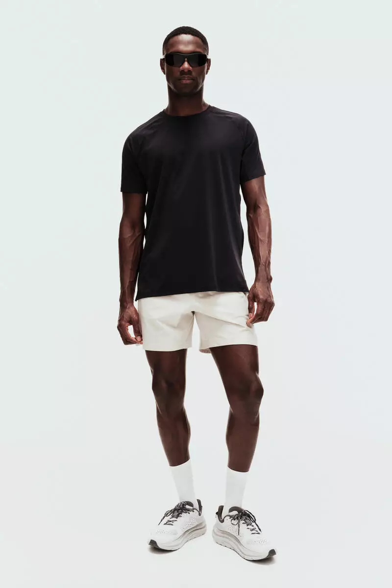 Muscle Fit Sports T-shirt with CoolMove™