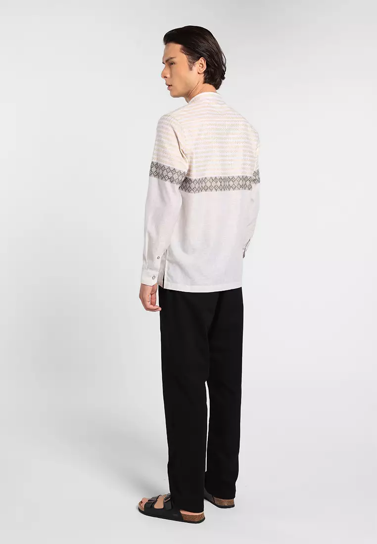 MANZONE X Adipati Dolken - Kemeja Koko Lengan Panjang Pria Ubaidah Modern Fit - Beige Warna Beige
