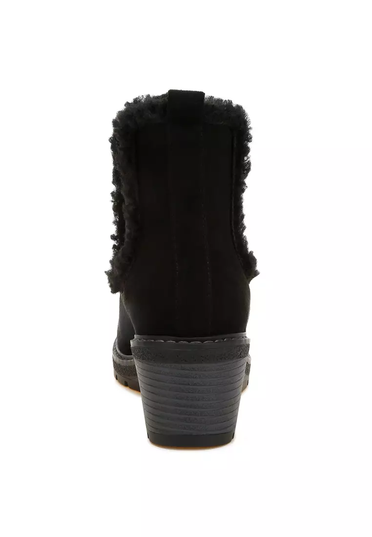 Faux Fur Lined Chelsea Boots in Black