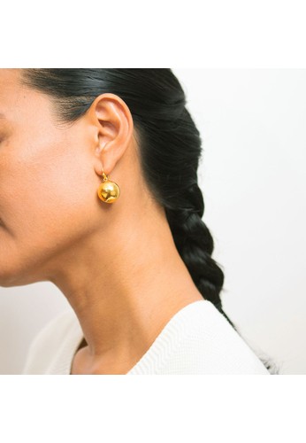 Eyes on Me Jewelry gold Eyes On Me Jewelry Bulan Gold Earring, Gold Vermeil, Perfect round shape hook Sterling Silver in 18 Karat Gold Plated 3C33BAC9F80A73GS_1