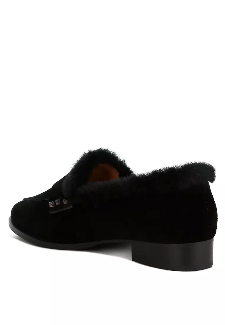 Sepatu Pantofel Suede Trim Bulu dalam Warna Hitam