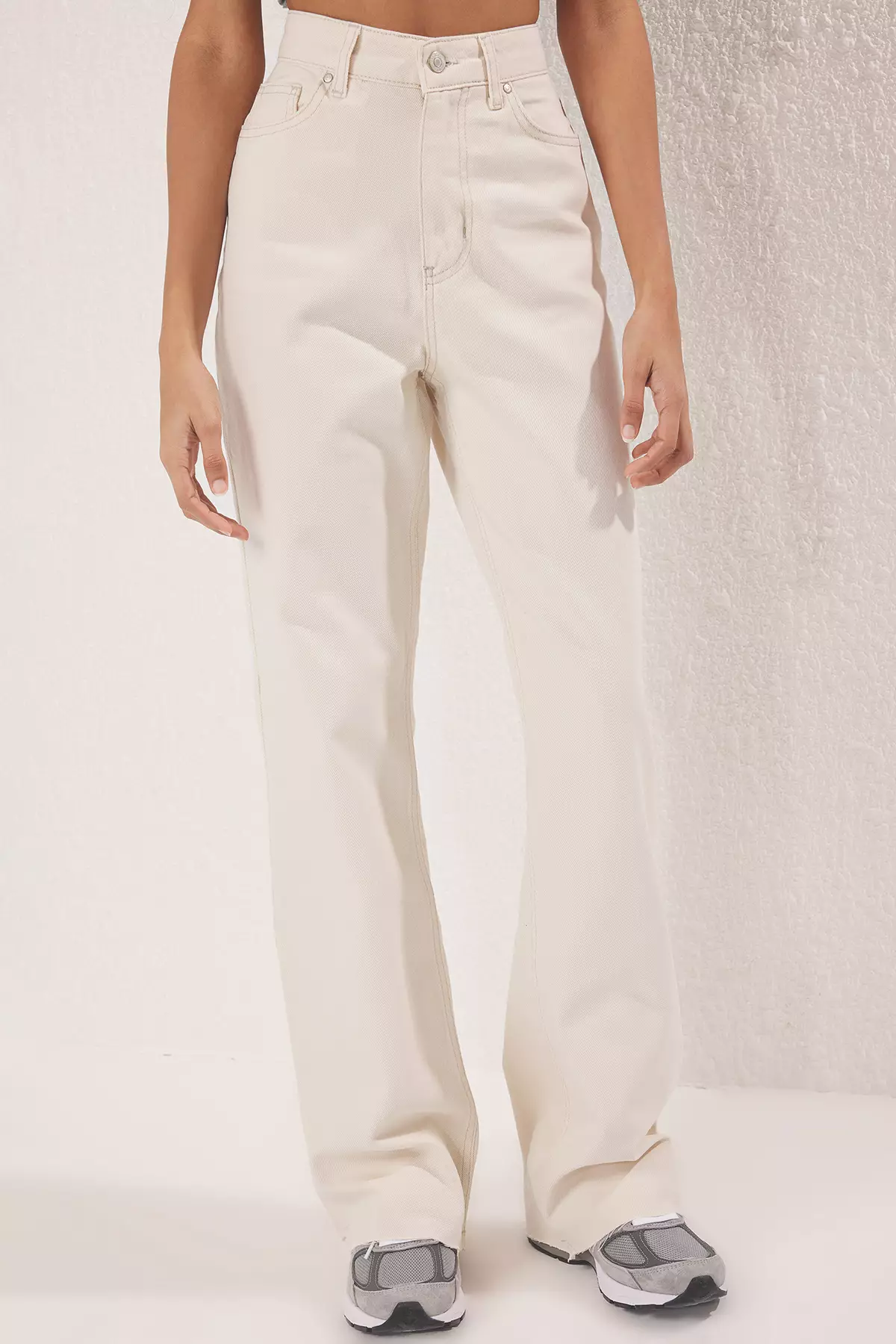 Ecru Cut-Off High Waist Straight Jeans TWOAW25JE00378