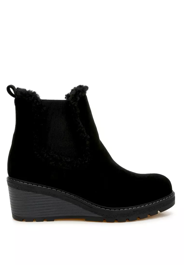 Discount on London Rag  shoes - SKU: Faux Fur Lined Chelsea Boots in Black