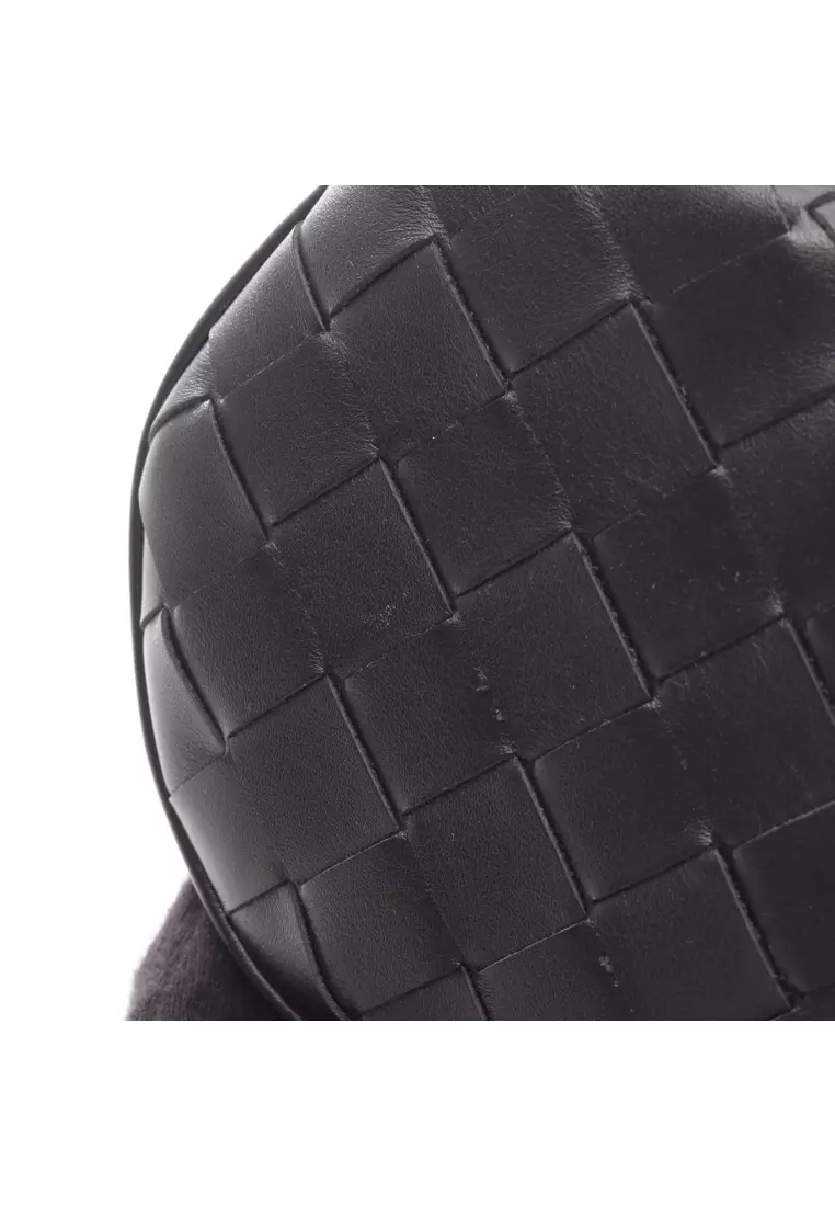 Pre-Loved BOTTEGA VENETA Intrecciato barrel Shoulder bag leather black