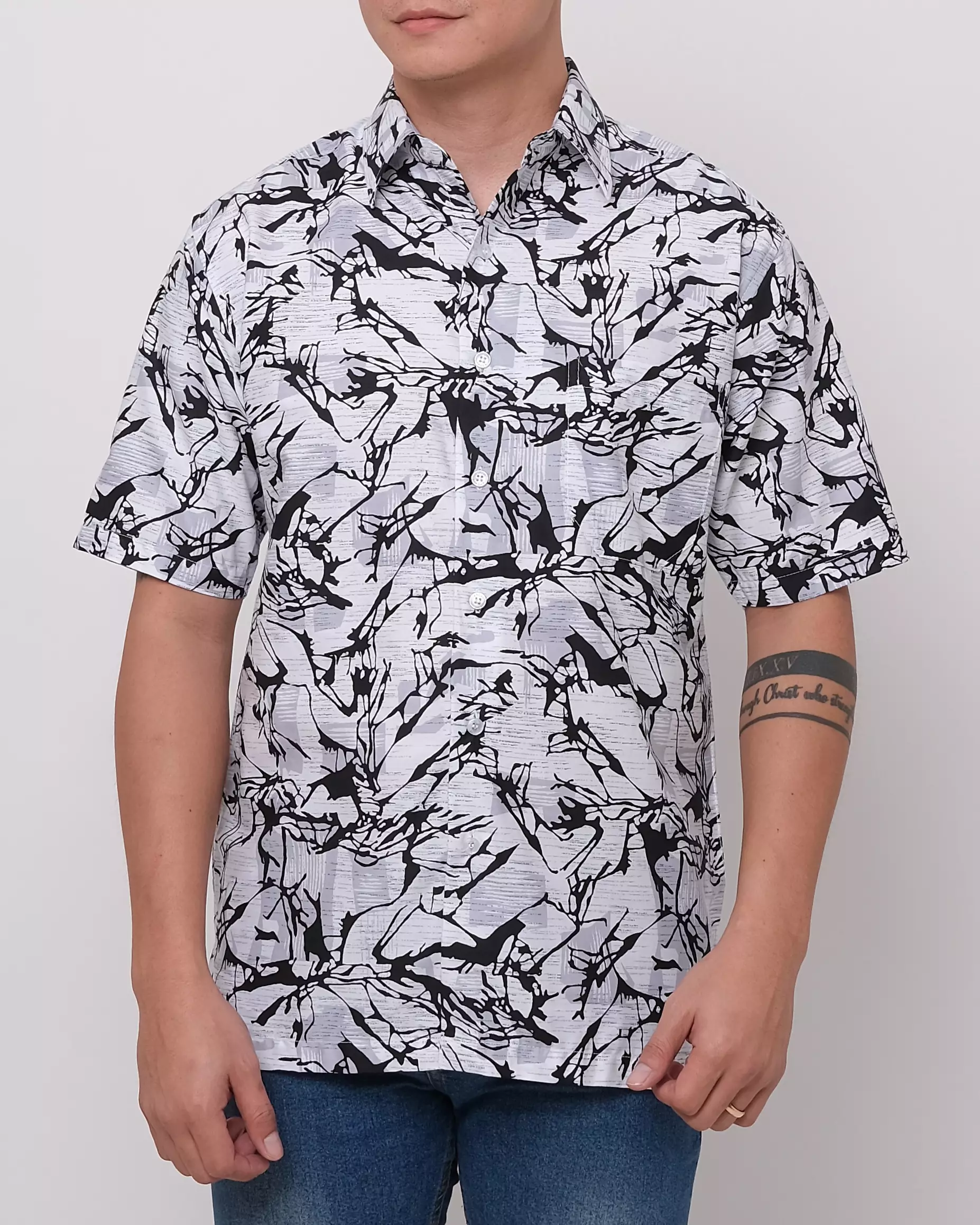 Andre Michel Kemeja Lengan Pendek Putih Motif Hitam Abu 16759