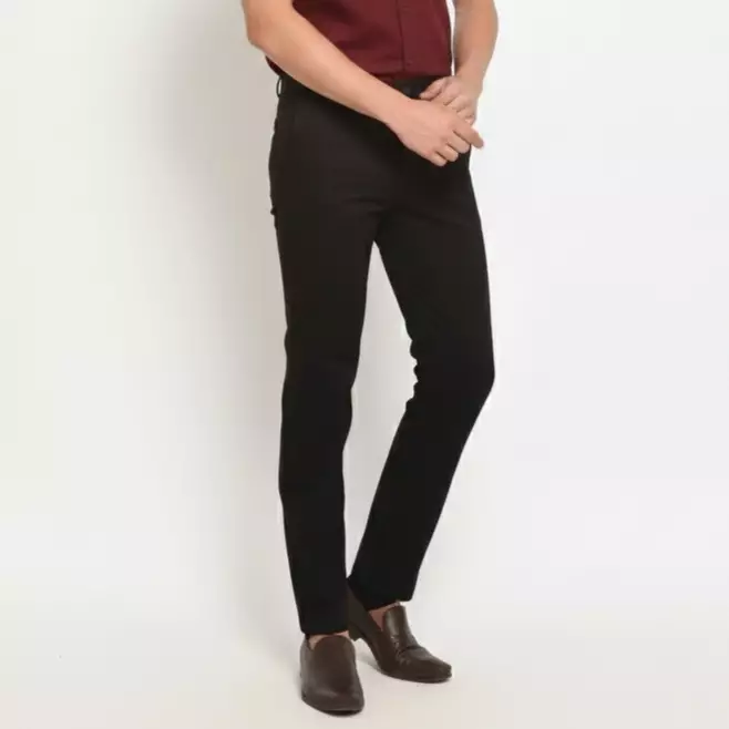 Schoeller Celana Chino Pria Slim Fit Panjang Katun Formal Kasual Warna Hitam – S.0-CCSF.-G101-CTS-SF-BLK