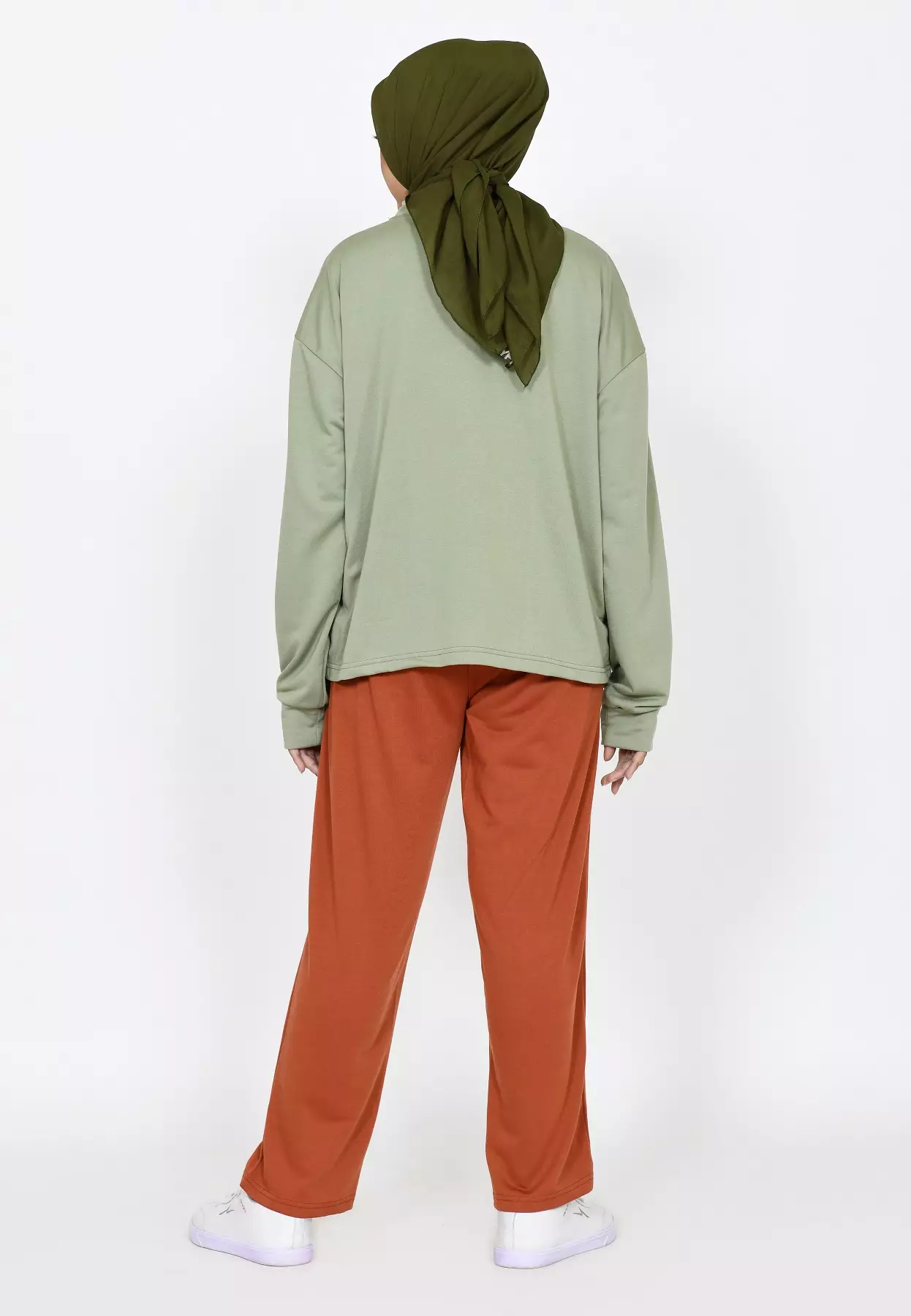 Setelan Training Alena 2