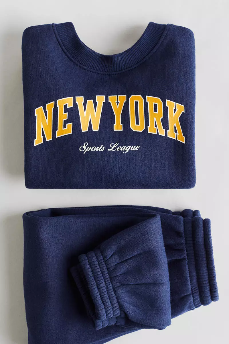 2-piece sweatshirt and joggers set