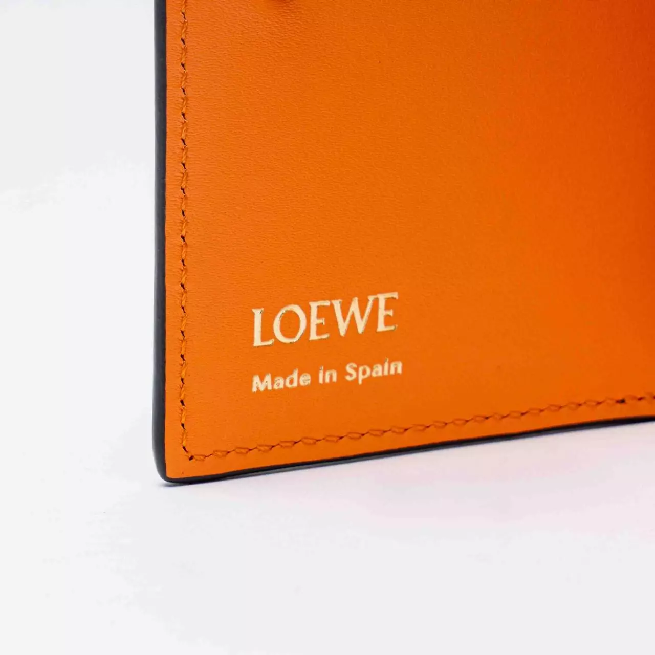 Knot Compact Wallet in Shiny Nappa Calfskin Black/Bright Orange