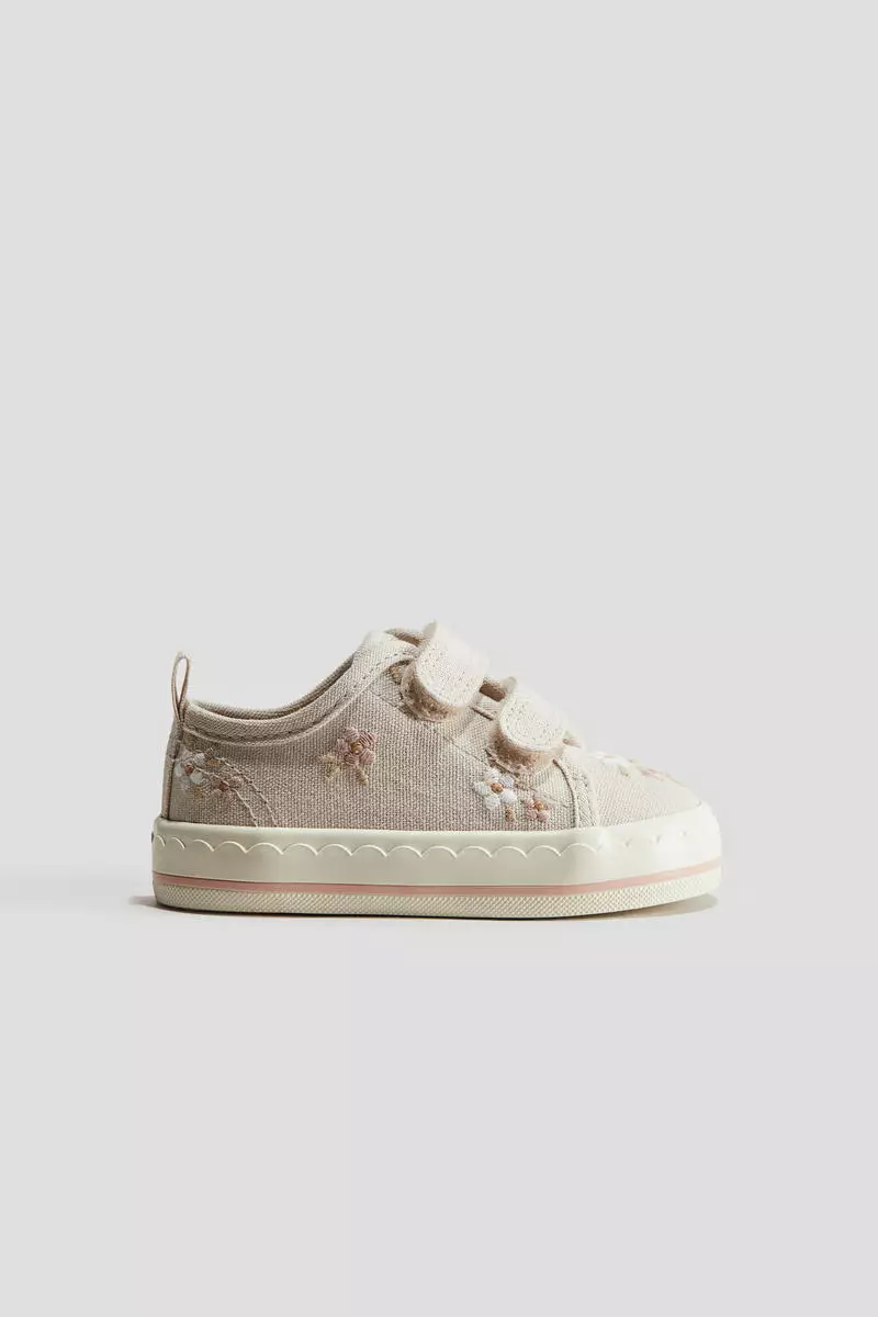 Discount on H&M  shoes - SKU: Embroidery-detail canvas trainers