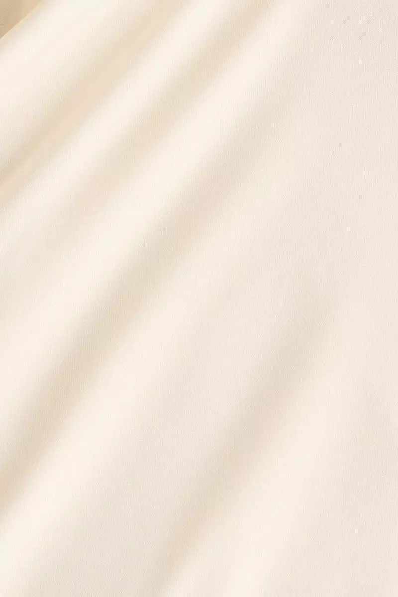 Twist-detail top