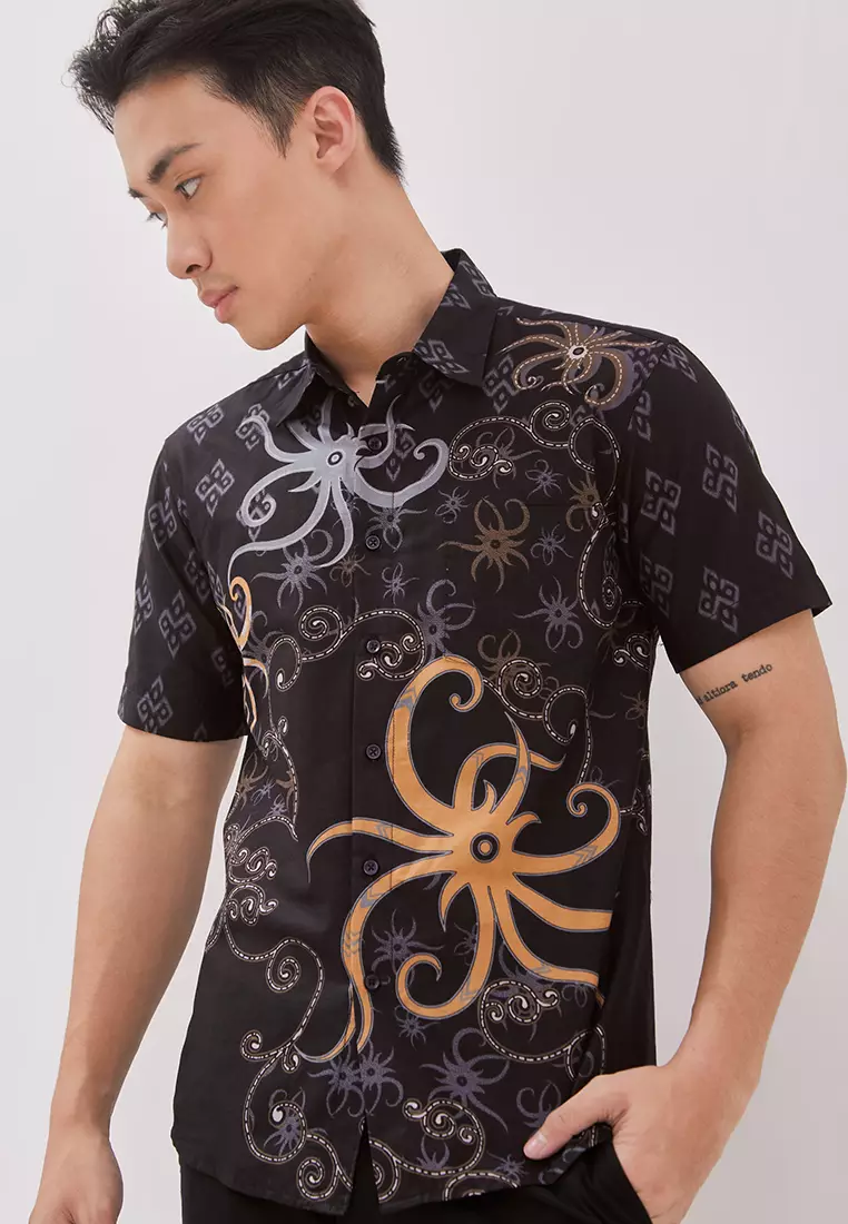 Slimfit Sarkara Kemeja Batik Pria Lengan Pendek