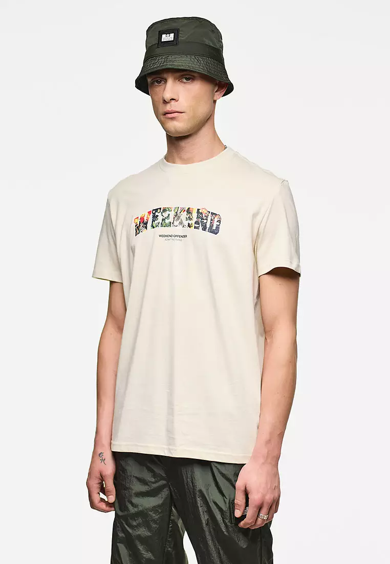MENS CALCIUM SATURDAY GRAPHIC TEE