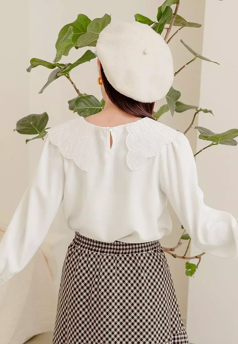 蕾絲雕花領片不易皺拋袖上衣《AB17917》