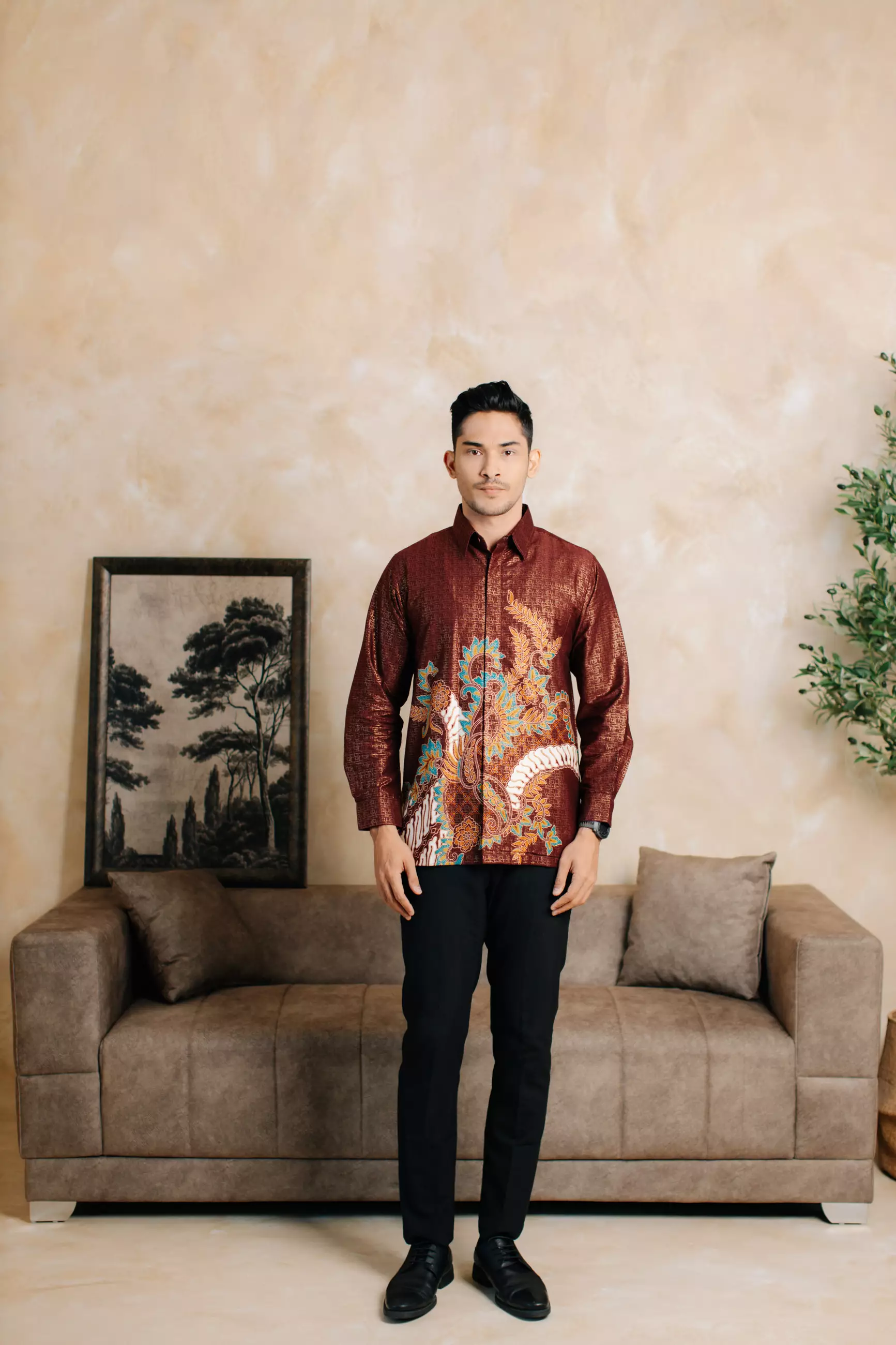 Adyatma Adhiwangsa Maroon Kemeja Batik Pria Furing Reguler Fit Lengan Panjang Katun Foil