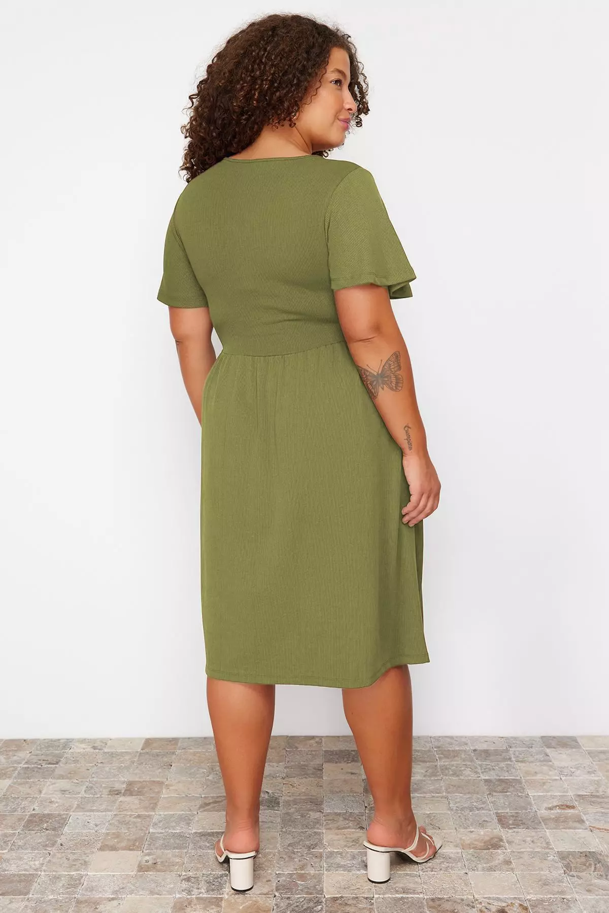 Plus Size Scoop Neck Midi Dress