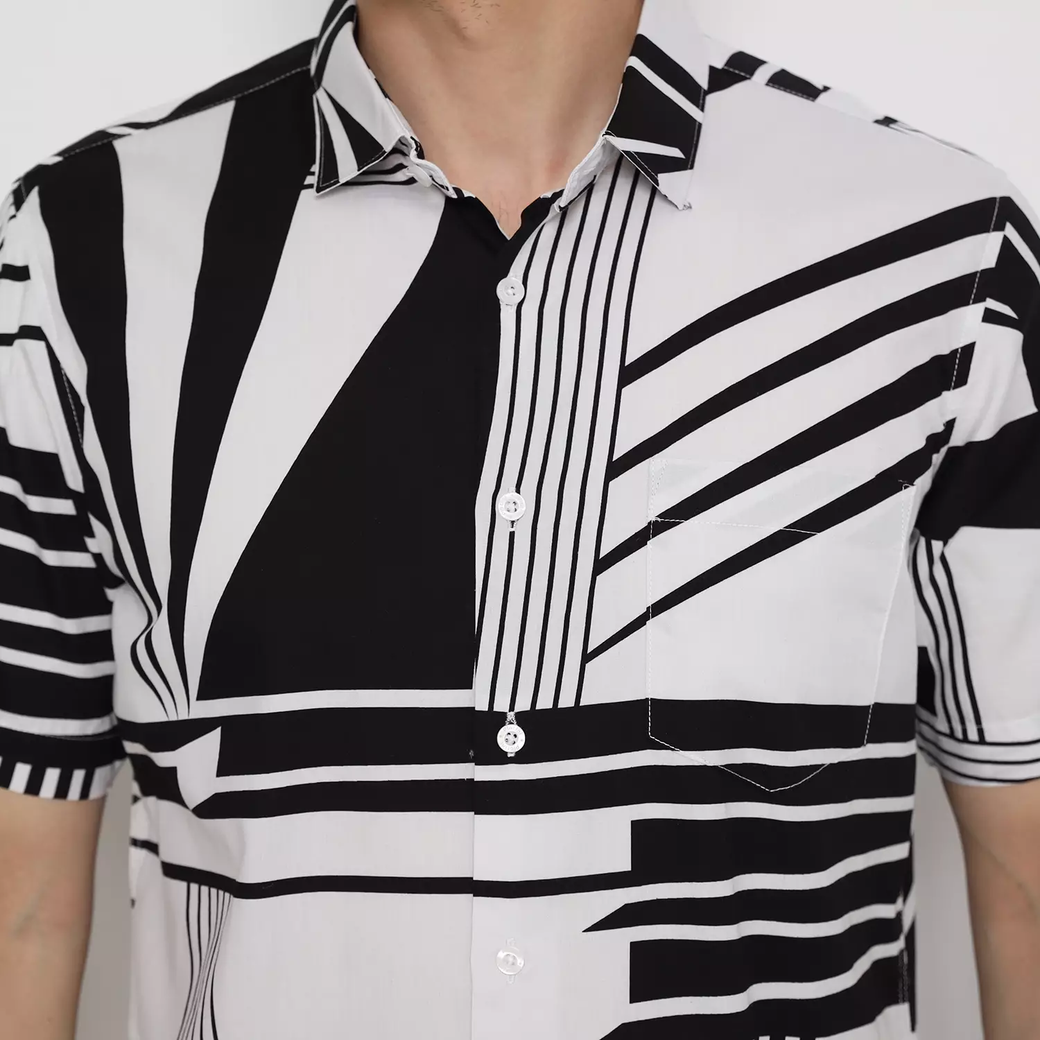 Platini Kemeja Motif Print Pria Lengan Pendek Katun Putih 73376