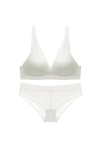 W.Excellence white Premium White Lace Lingerie Set (Bra and Underwear) BA1F1US3C862ADGS_1