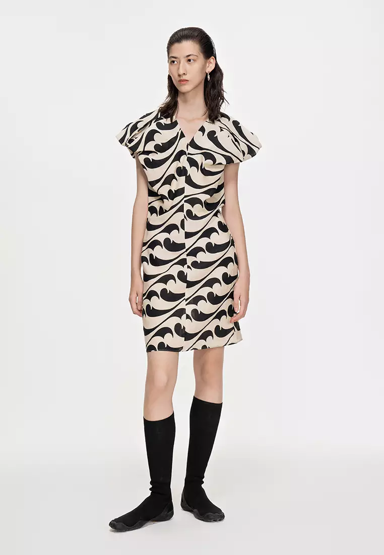 Eco-Friendly S-Line Fitted Avant-Garde Sleeveless Dress