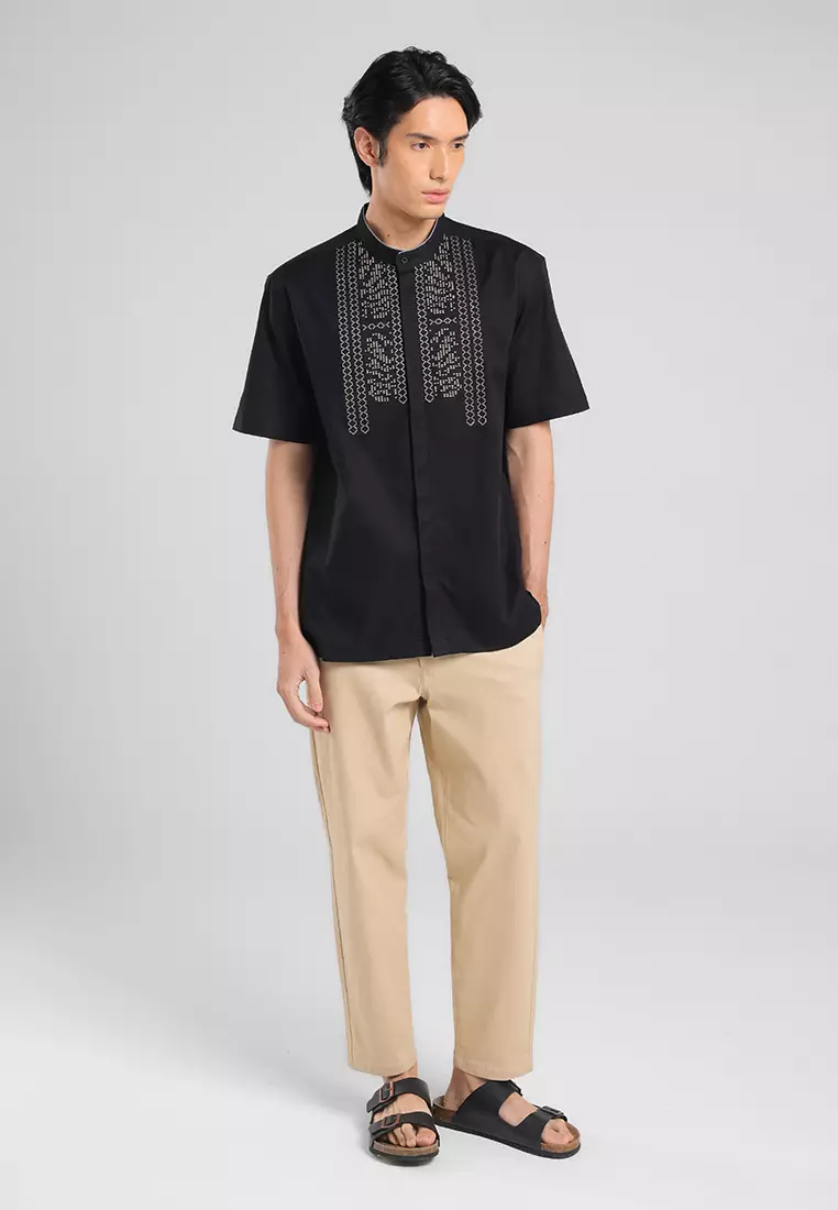 MANZONE X Adipati Dolken - Kemeja Koko Lengan Pendek Pria Basil Comfort Fit - Black Warna Black