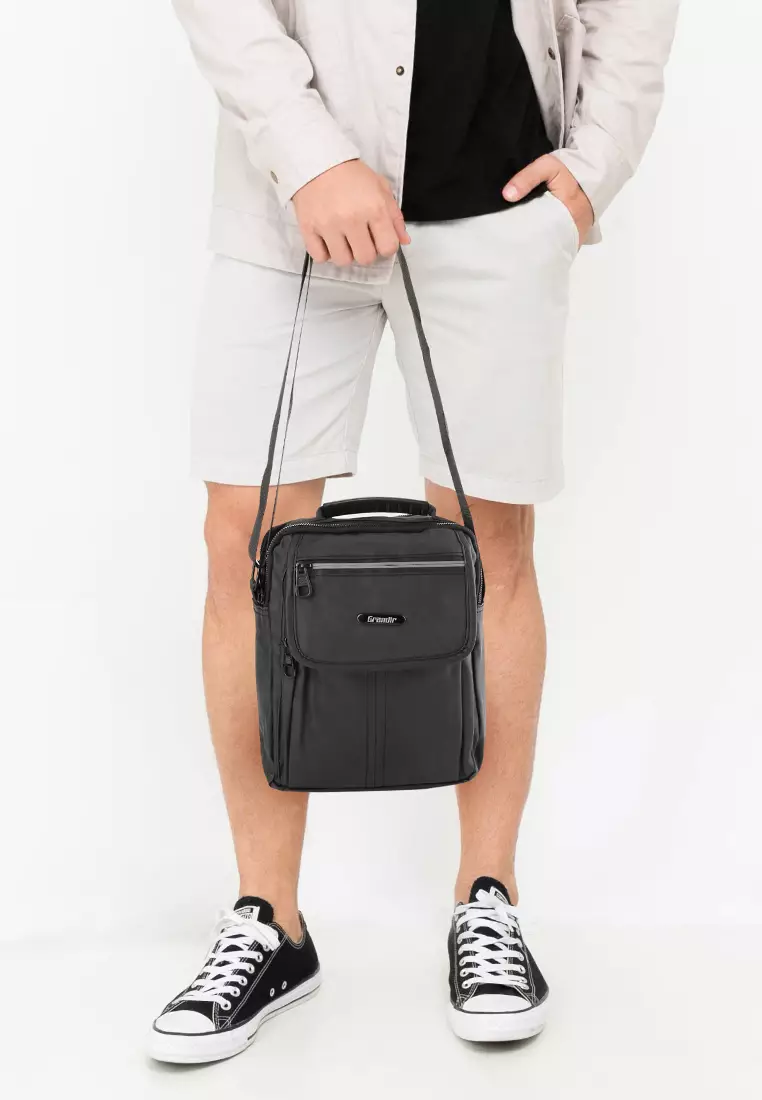 Sling Bag Bernuansa Solid Tone Untuk Gaya Sleek Minimalist