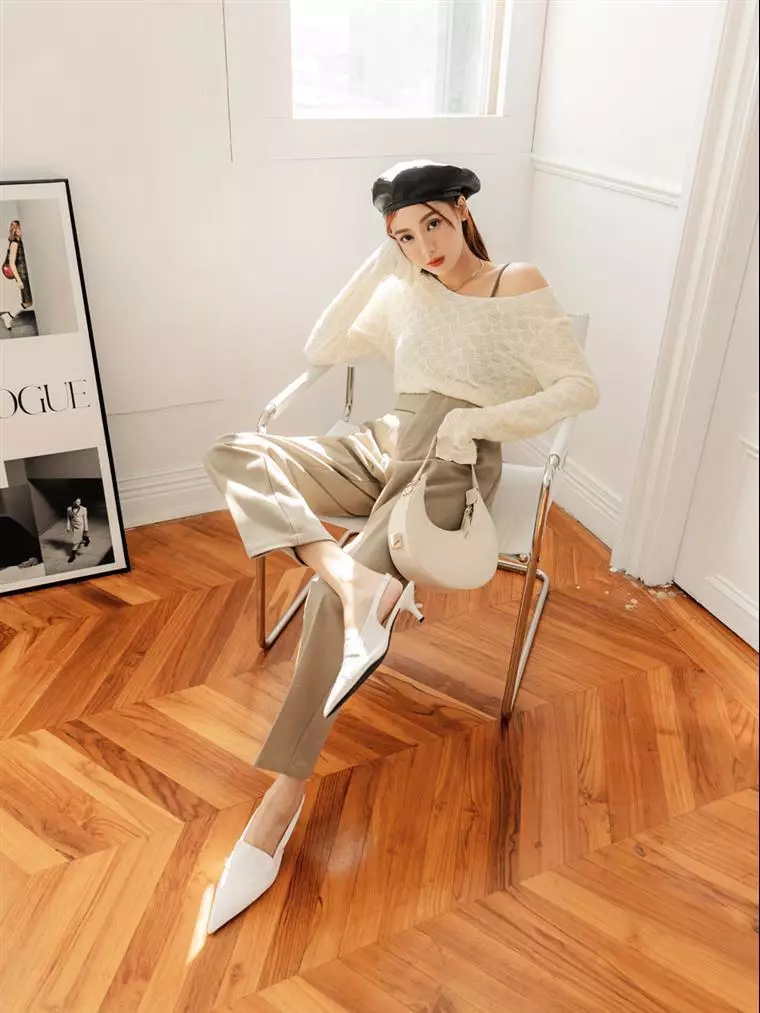 Solid Color Skin-Friendly 3D Texture Round Neck Long Sleeve Top [AB17955]