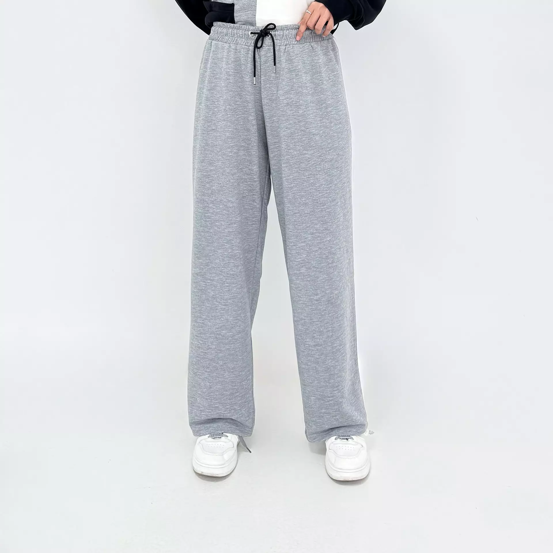 Set Sporty Sweatpants Gitara - Setelan Baju Olahraga Padel Wanita