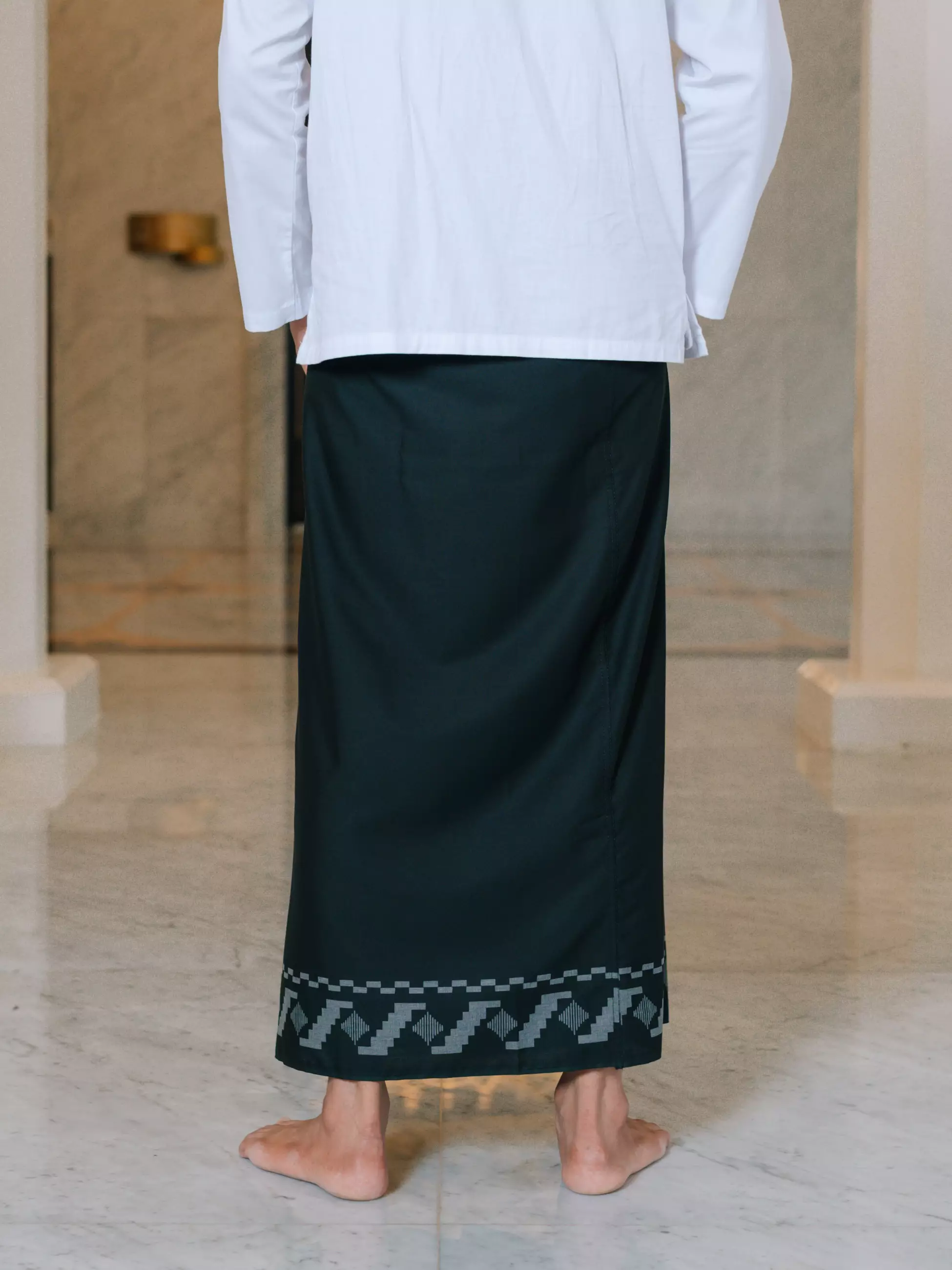 Batik Adyatma Sarung Premium Black