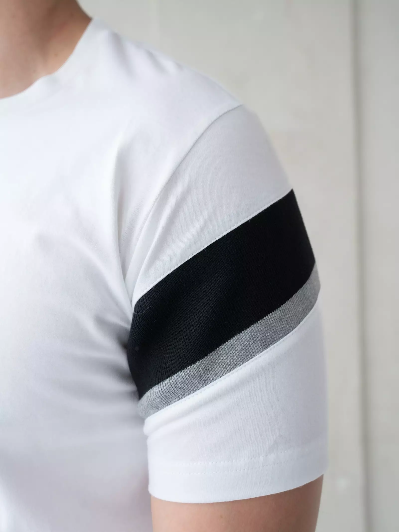 Kale Deon White / Kaos lengan pendek pria premium cotton