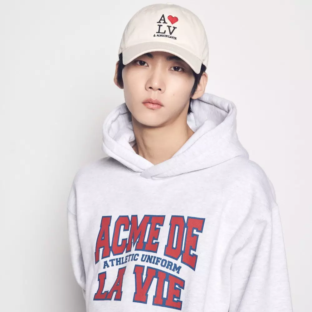 LOVE ADLV COTTON BALL CAP BEIGE