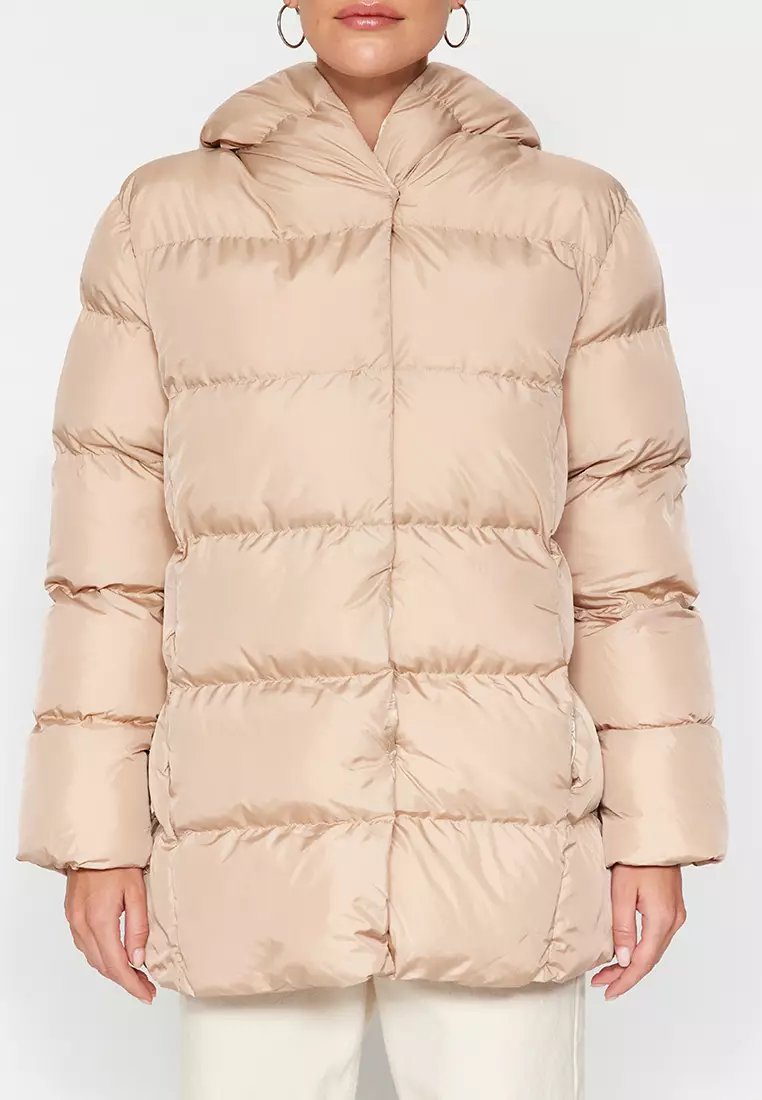 Trendyol Cappotto Oversize Donna Con Cappuccio, Tasche E Zip, Imbottito E Foderato, Colore Cachi, Lunghezza 70 Cm, Modello Taglio Ampio