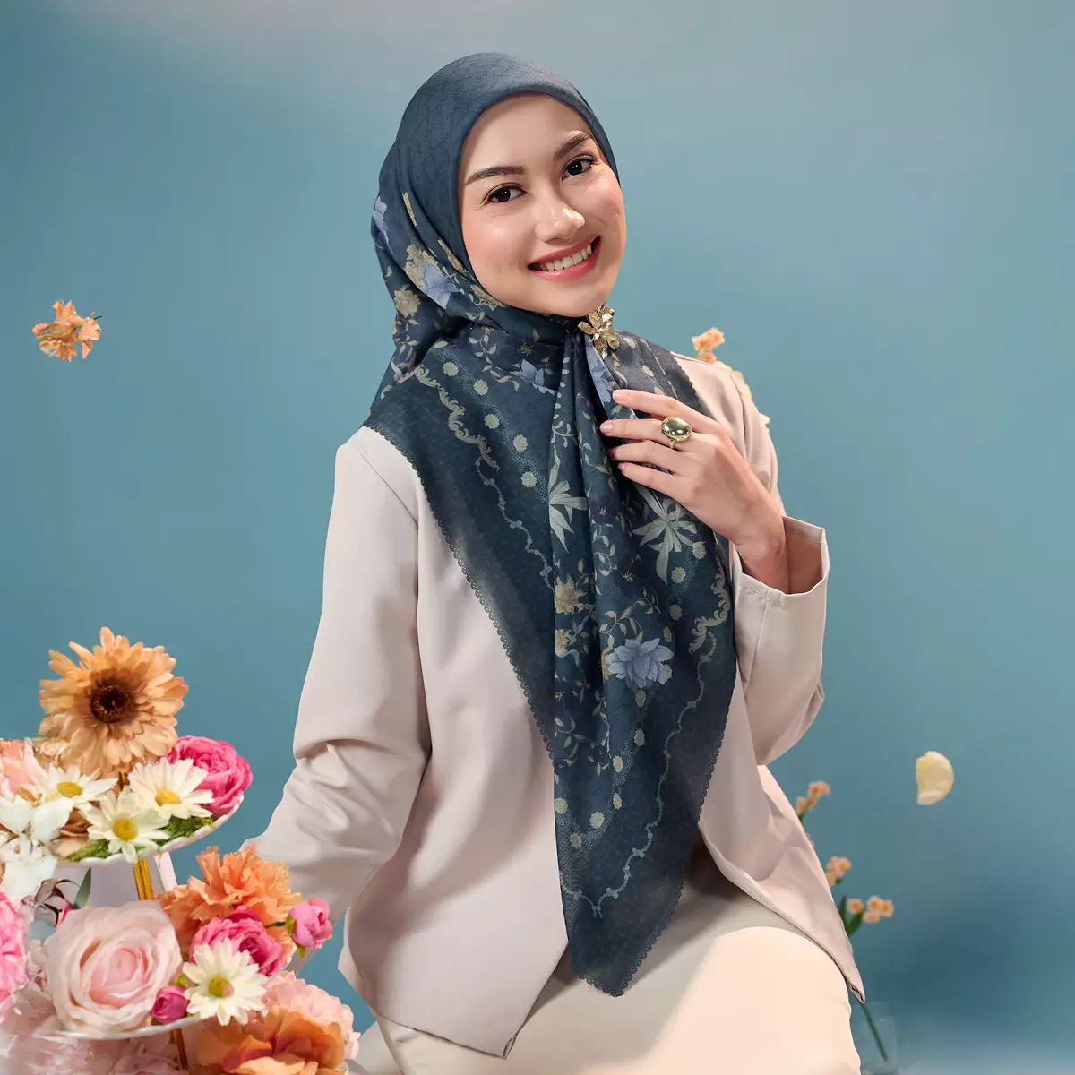 [INCLUDE HARD BOX] ZM Zaskia Mecca - Scarf Bunga Pertiwi Edisi Cut Nyak Dien Meednight | Material Voal Alaska Premium | Hijab Motif Segi Empat
