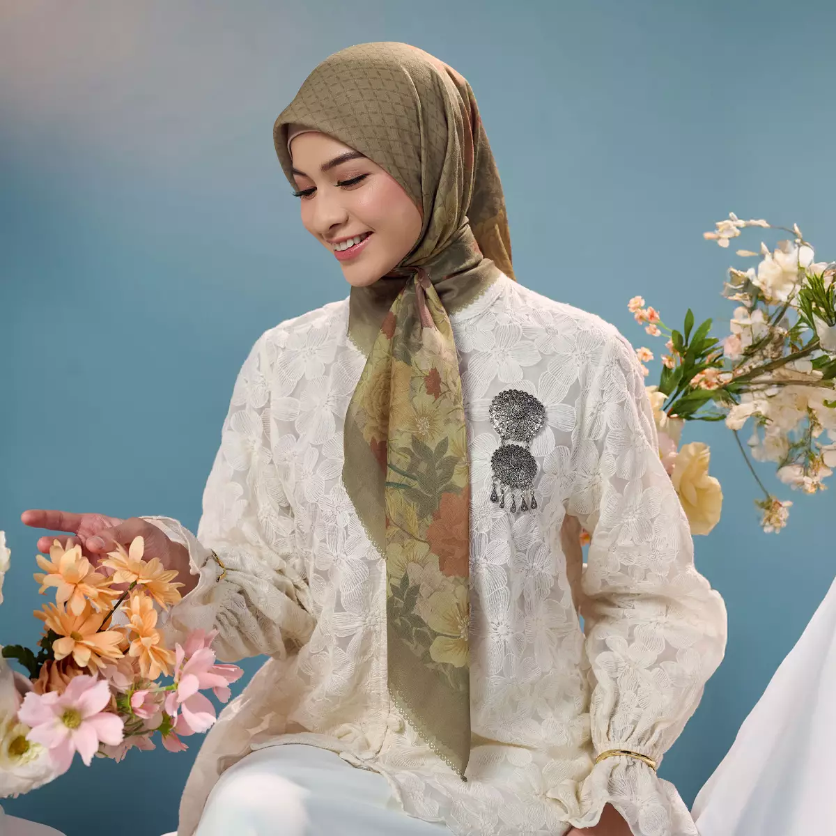 [INCLUDE HARD BOX] ZM Zaskia Mecca - Scarf Bunga Pertiwi Edisi R.A Kartini Moss | Material Voal Alaska Premium | Hijab Motif Segi Empat