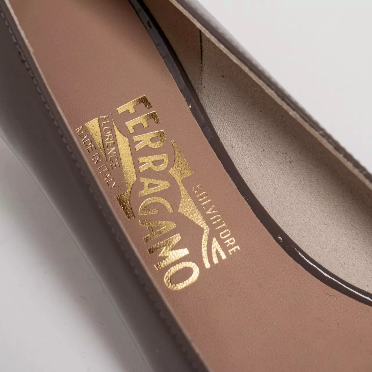 Vara Bow 30 Patent Pumps Cumin Ghw