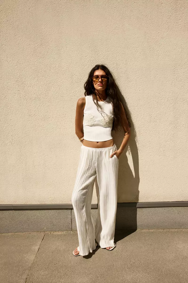 Crinkled pull-on trousers