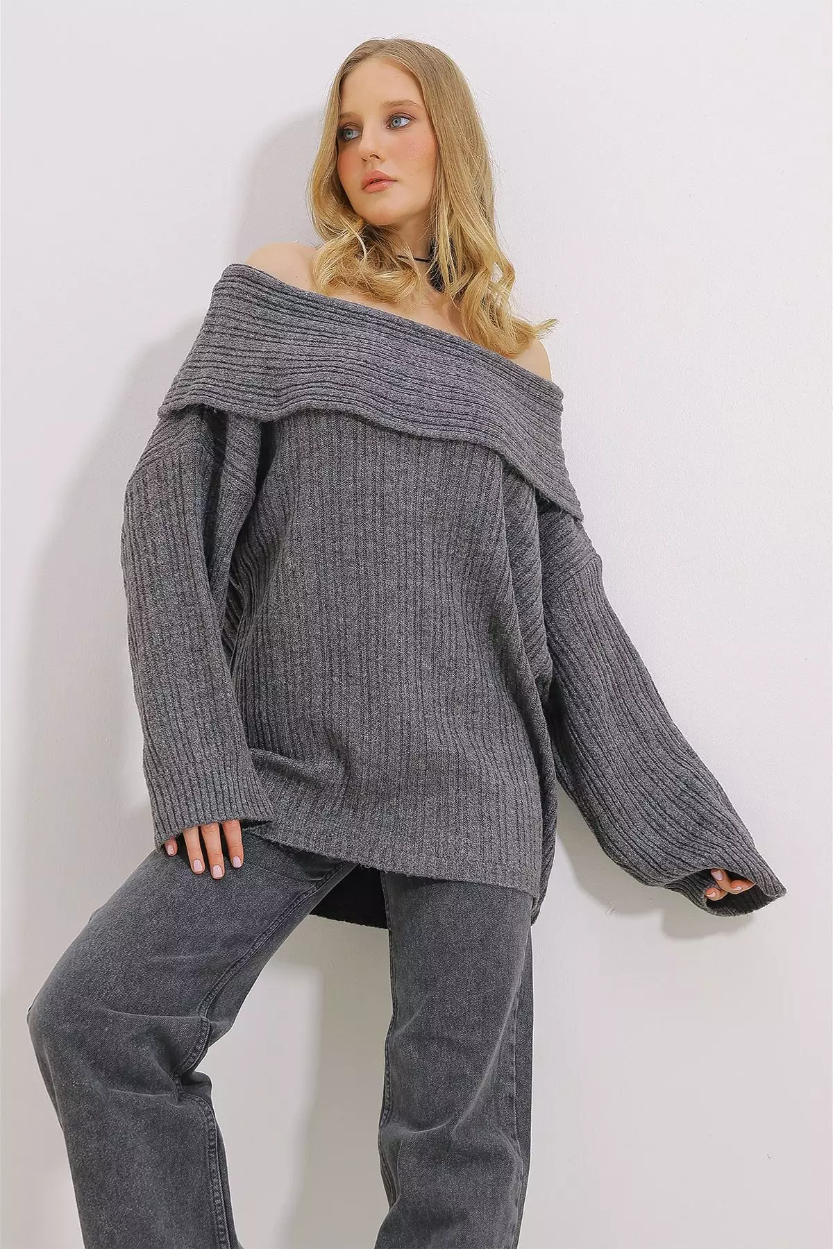 Madonna Collar Oversize Sweatshirt