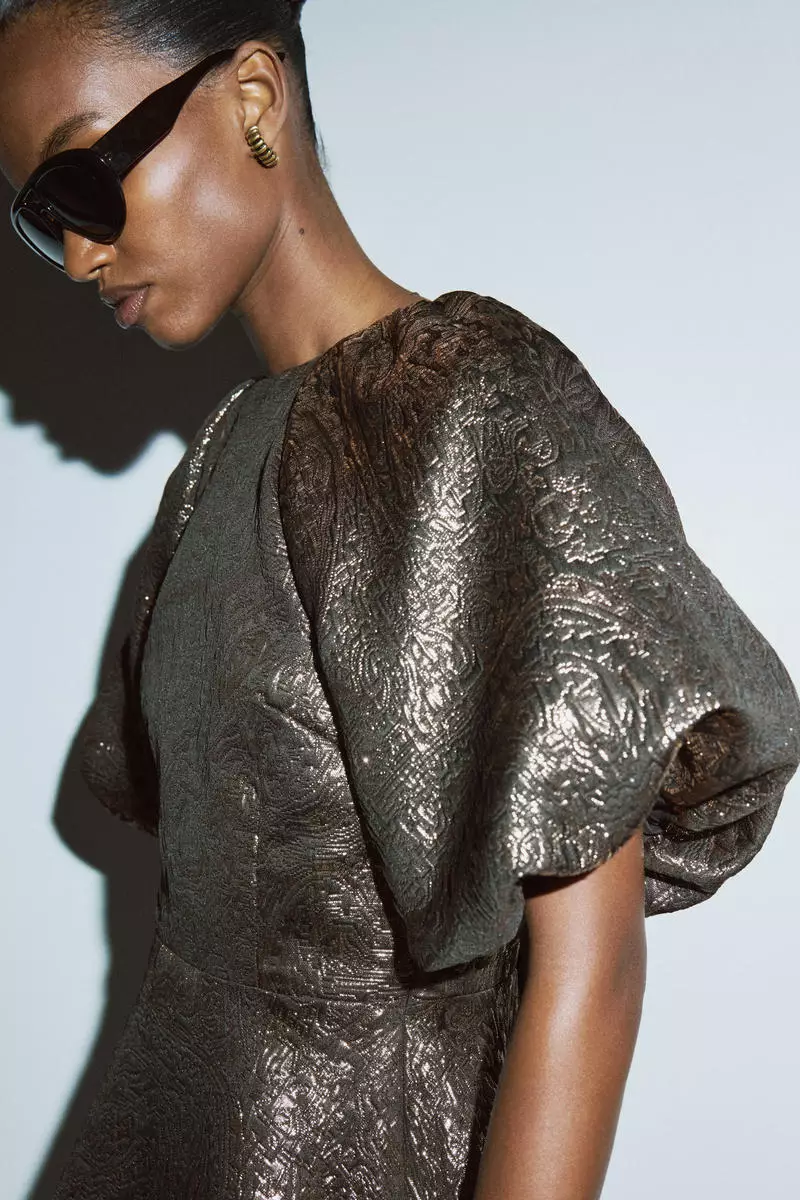 Balloon-sleeved dress