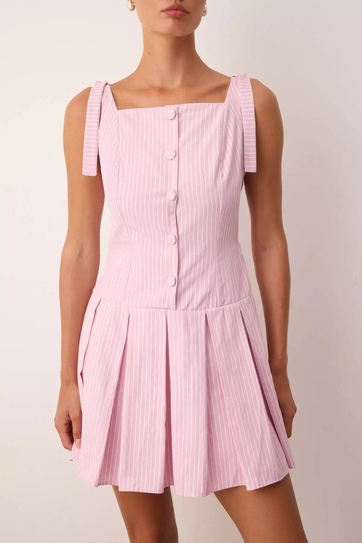 Button Detailed Pleated Dress