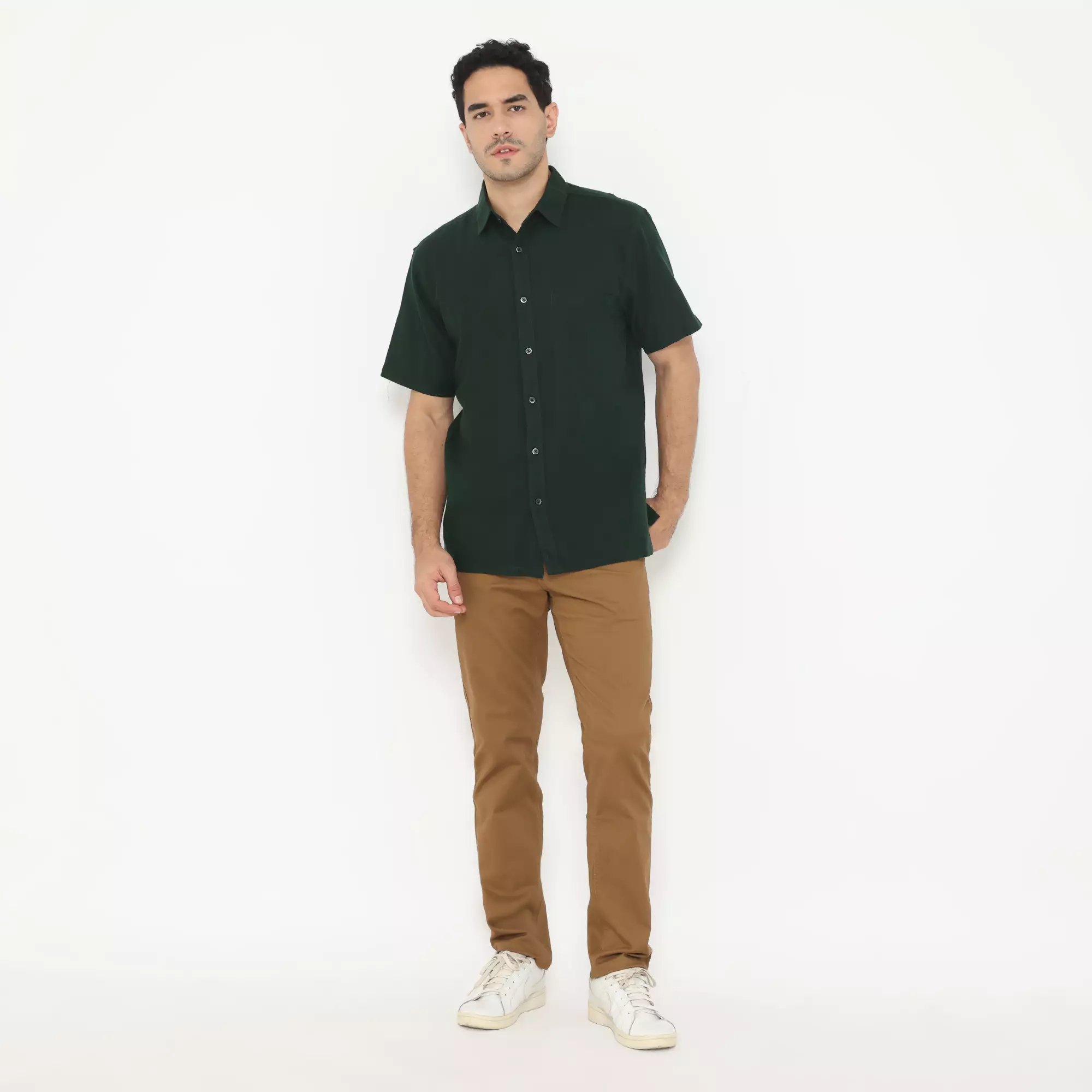 Men & Clo x PLATINI | Kemeja Pria Basic Polos Lengan Pendek Katun  Dark Green 1090
