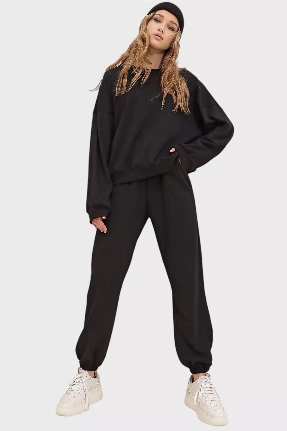Basic Sweatshirt & Pants Set