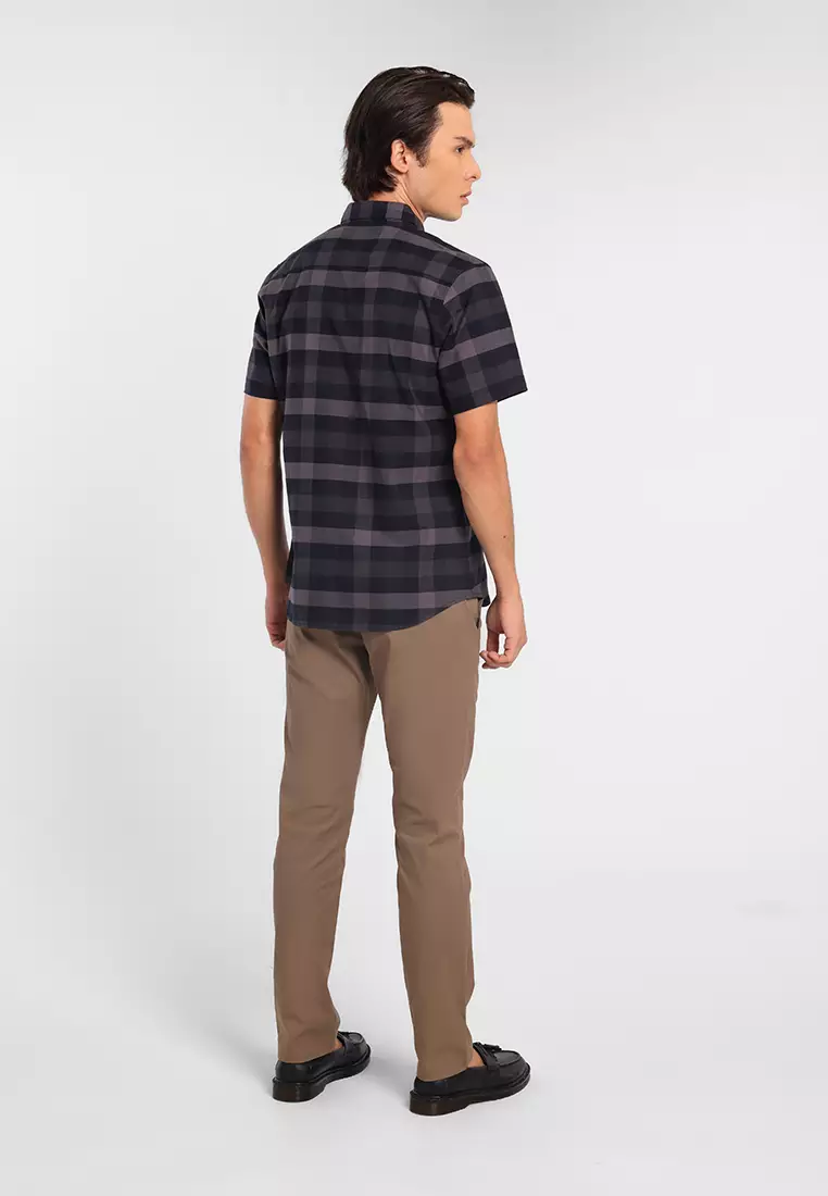 MANZONE - Kemeja Lengan Pendek Pria Sergev 01 Modern Fit - Black Warna Black