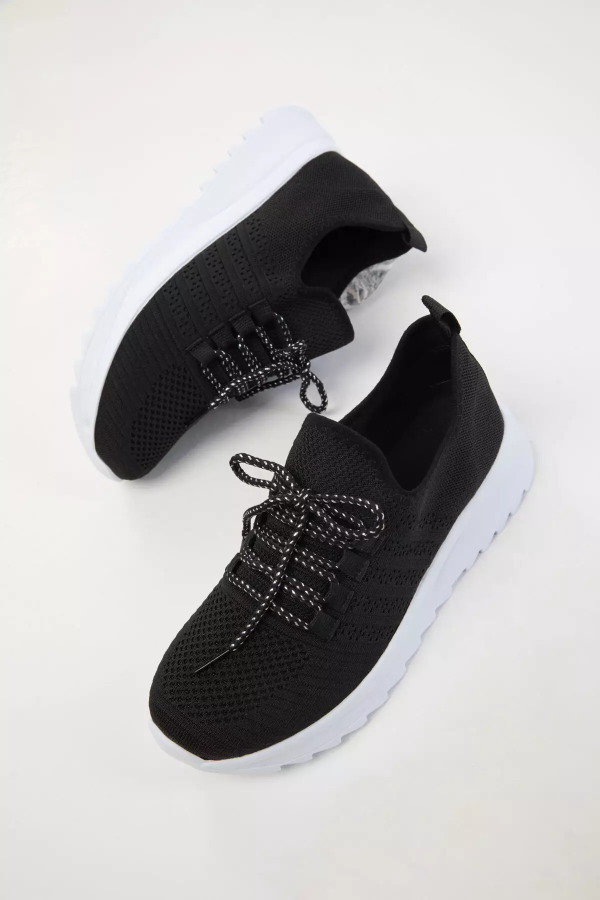 Women's Sneaker 19118 - Black-White