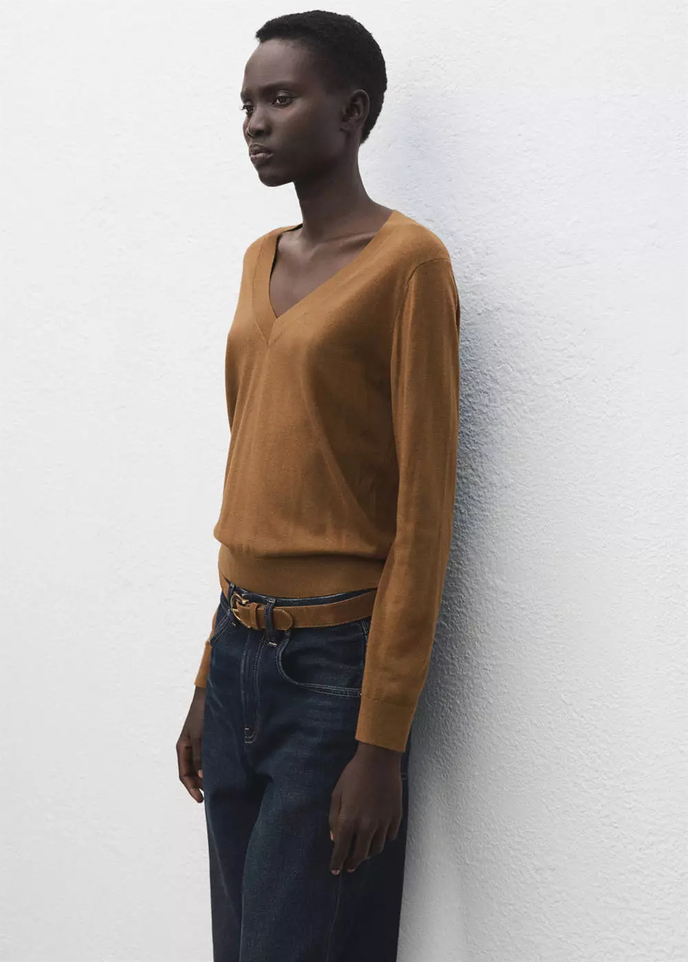 Sweater rajut kerah V